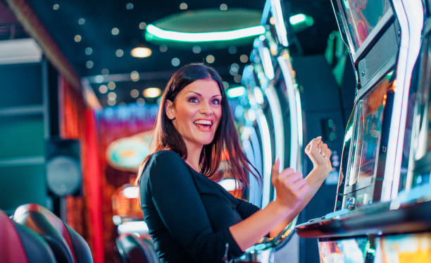 Live roulette table with dealer and betting layout on wisnu 123 platform